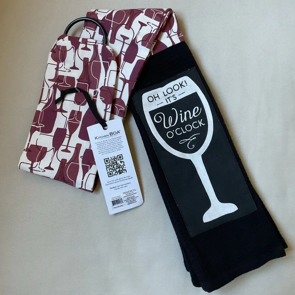 Demdaco Kitchen Boa “OH LOOK, IT’S WINE O’CLOCK”, NWT
